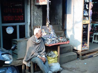 Shanti shanti....vendiendo candados y cadenas