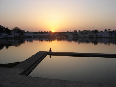 puesta de sol en pushkar